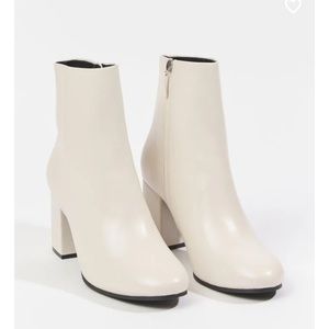 NWT Altar’d State Mallory White Boots/Booties